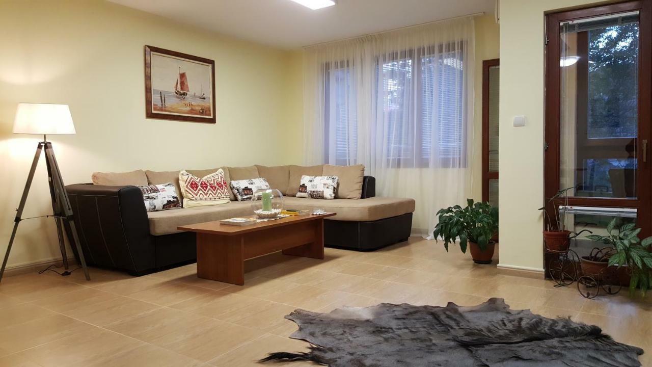 Apartemen Ethno Art *