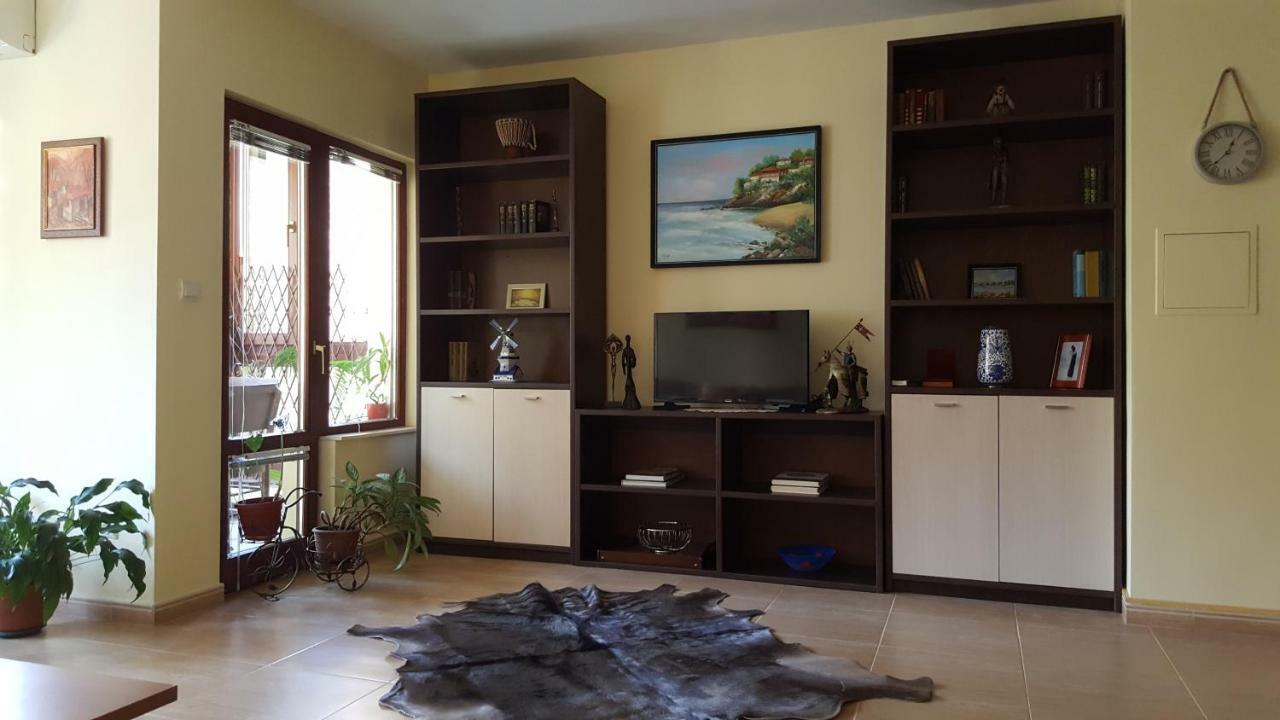 Apartemen Ethno Art